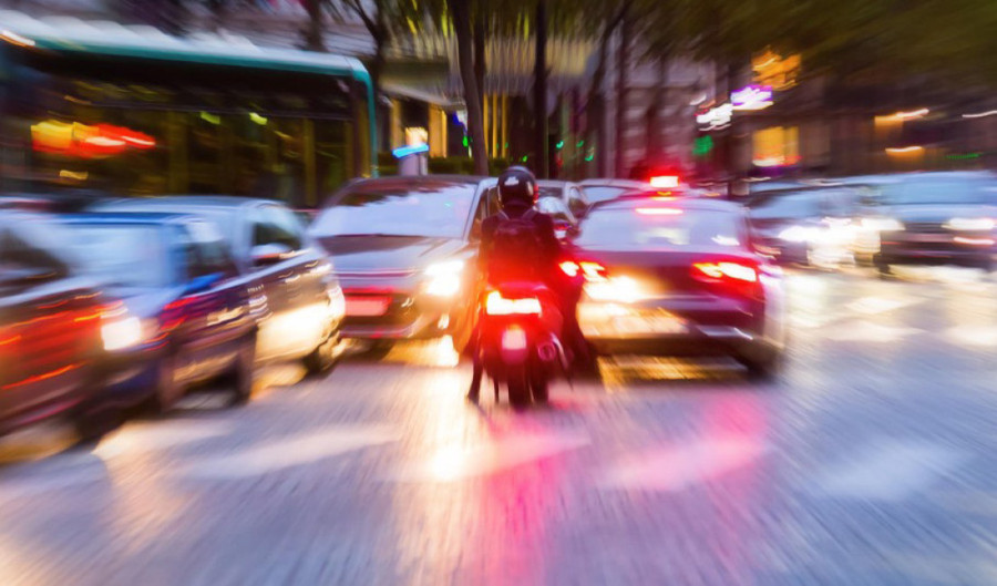 Ostanite bezbedni kada je magla: Devet saveta za vožnju motora u lošim vremenskim uslovima