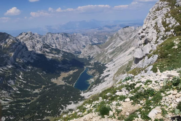 Pokušao da se fotografiše, pa se okliznuo niz liticu: Tragedija kod Petrovca