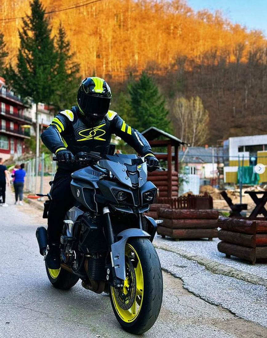 Ovako je stradao Džadža sa juga: Bajker prkosio oluji, "jamahom" pao pod kombi (FOTO)