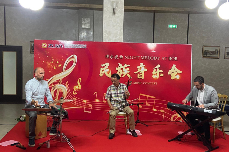Nezaboravno muzičko veče kinesko-srpskog prijateljstva na Borskom jezeru (FOTO)