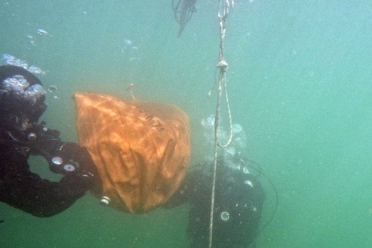 Haos na kupalištu: U punoj brzini sleteo u Tisu, ronioci ne mogu do tela