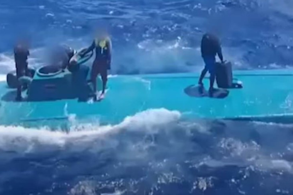 Prevozili drogu podmornicom, pa hteli da je potope! Dramatičan snimak hapšenja narko bande usred okeana (VIDEO)