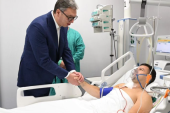 Predsednik Vučić posetio ranjenog žandarma u bolnici: "Čestitao sam Milošu na hrabrosti i uspešno obavljenom zadatku"