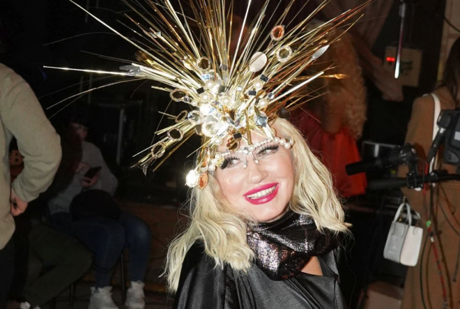 Nada Topčagić se uplašila od plišanog medveda na nastupu: Mislila sam da je pun bombi, da hoće da me ubiju