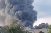 Oglasio se MUP o požaru u fabrici: Vatru gasi 40 vatrogasaca