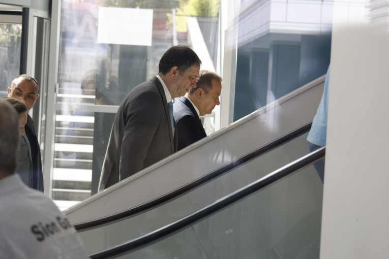 Dačić i ambasador Izraela obišli povređenog pripadnika Žandarmerije (FOTO)