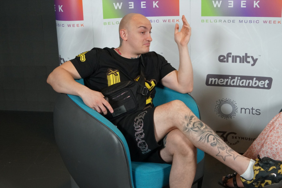 Pevači udarili na Desingericu nakon skandaloznog snimka: Ne znam ko je veći kreten, zgrožen sam! (FOTO)