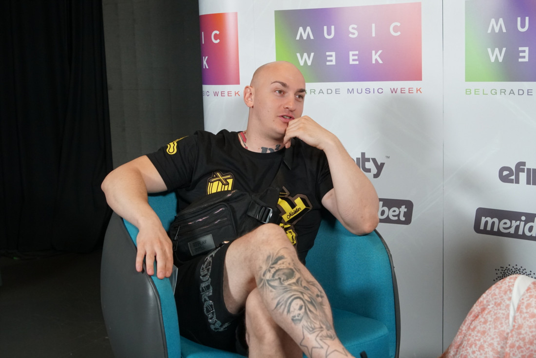 "Imam problem sa njim, ne poštuje me kao ženu!" Teodora Džehverović oštro o Desingerici: Glumio je cirkus za tim stolom!