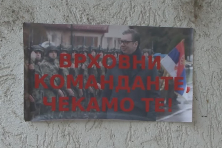 "Vrhovni komandante, čekamo te": Srbi sa KiM poslali poruku Vučiću, čitav sever jutros osvanuo oblepljen plakatima (VIDEO)