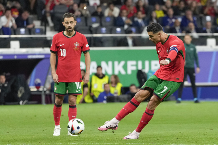 Portugal - Slovenija: Ronaldo baš želi taj gol, ali mu nikako ne ide! (FOTO)