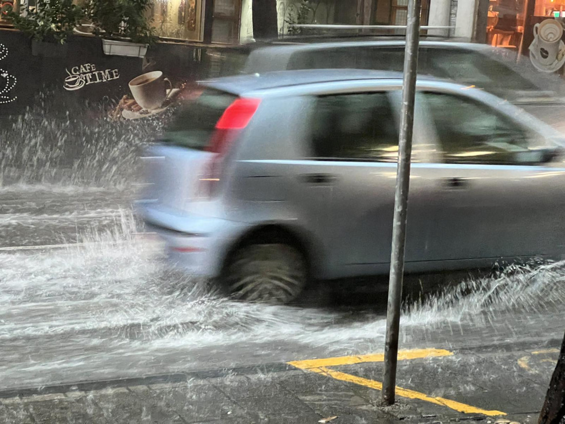 Tri ogromne oluje nad Srbijom! Trenutno grmi iznad Vojvodine, ali nevreme se kreće ka Beogradu
