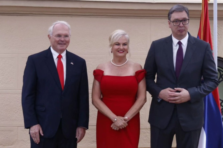 Predsednik Vučić na prijemu u Ambasadi Amerike: "Srbija i SAD saveznici u presudnim istorijskim trenucima"