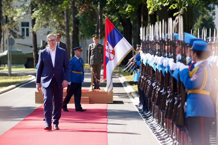 Predsednik Vučić na sednici proširenog kolegijuma načelnika Generalštaba!