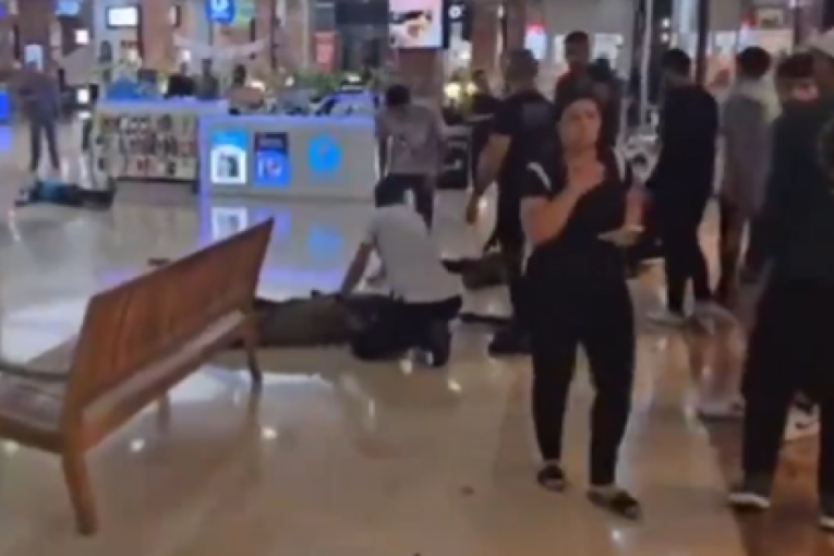 Stravičan napad u tržnom centru u Izraelu, ima ranjenih! Osvanuo snimak kako povređeni "neutrališe" teroristu (VIDEO)