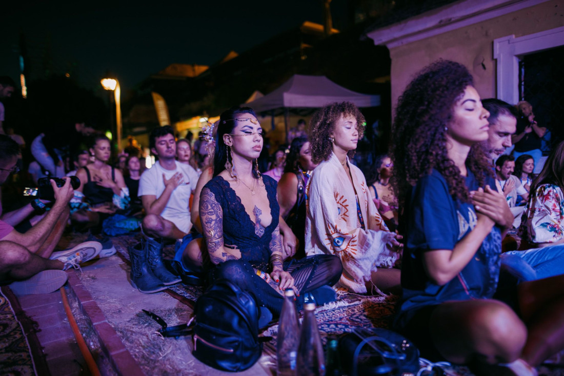 Isceliteljske vibracije i ples koji manifestuje ljubav: Exitova oaza svesne muzike poziva publiku na dublje jedinstvo