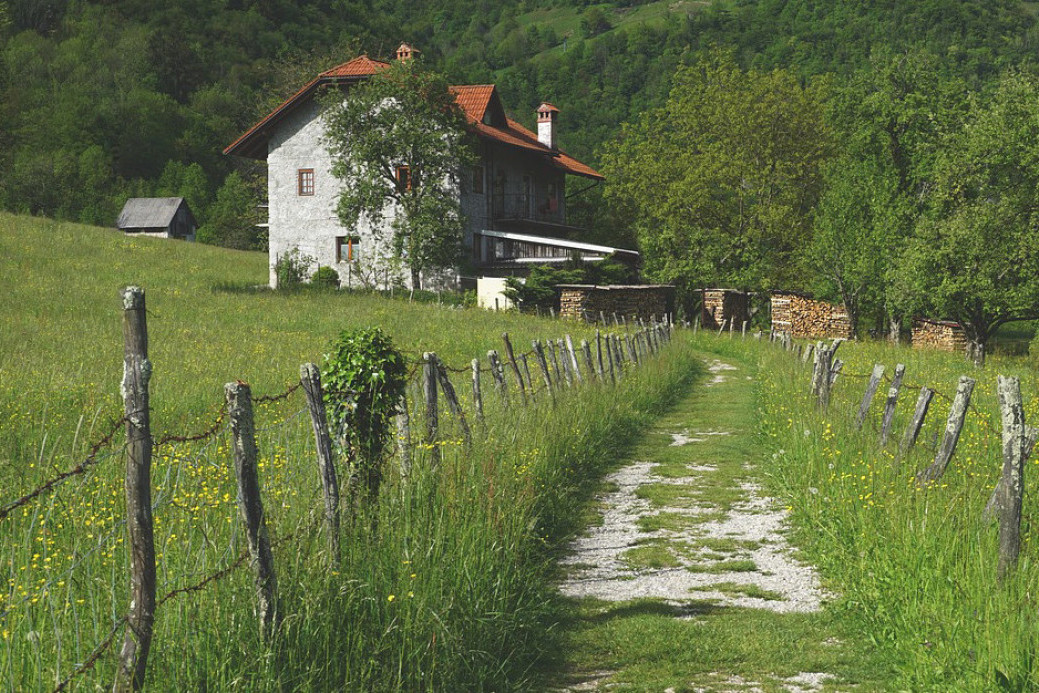Daleko od gradske gužve: Ovo su top 3 najpovoljnije nekretnine u Srbiji, evo koja im je cena
