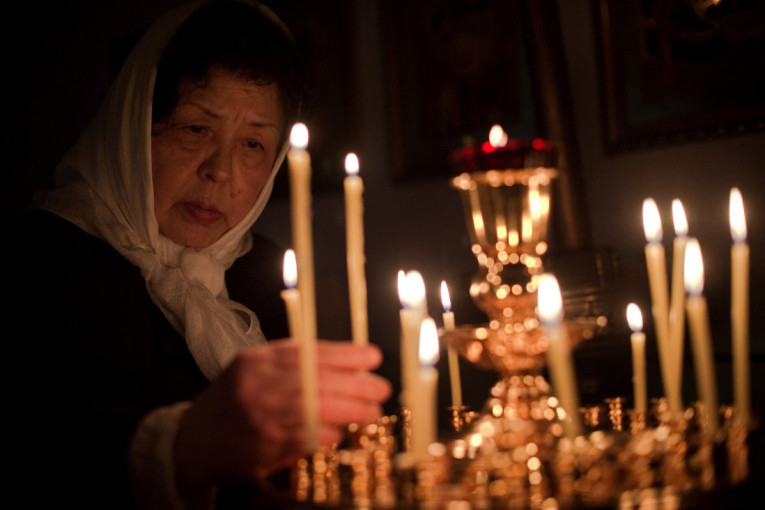 Kineze u Srbiji učimo pravoslavlju: Srpska pravoslavna crkva štampala molitve na kineskom zbog sve većeg interesovanja za našu veru