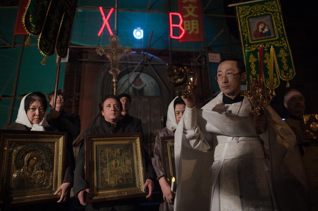 Kineze u Srbiji učimo pravoslavlju: Srpska pravoslavna crkva štampala molitve na kineskom zbog sve većeg interesovanja za našu veru