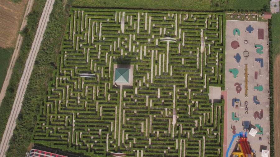 U srcu Srbije smestio se lavirint sa stazom najdužom u Evropi: Ovo je jedna od najpopularnijih turističkih atrakcija u regionu (FOTO)