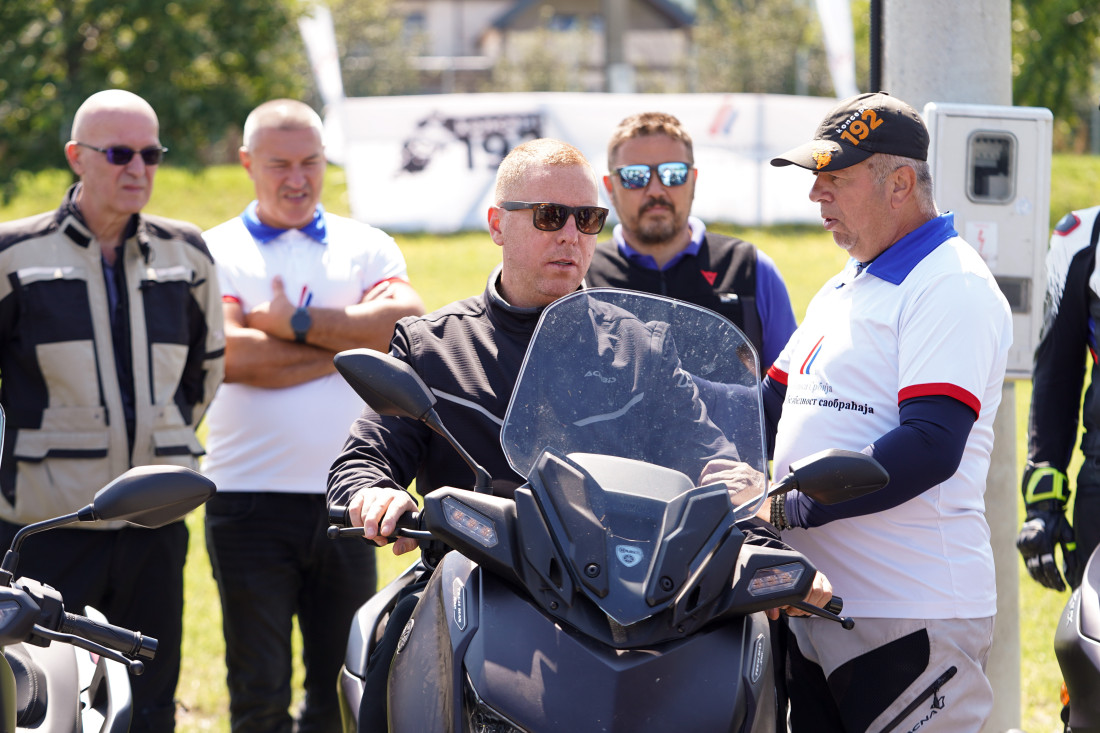 Ovo će vam spasiti život: Profesionalni trener dao savete motociklistima (FOTO/VIDEO)