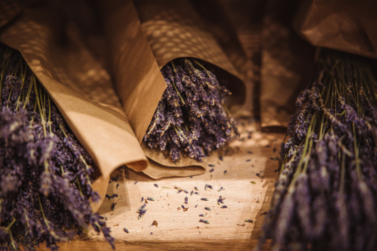 Brišu ih kao gumicom: Tri stvari koje očas posla uklanjaju neprijatne mirise iz ormara