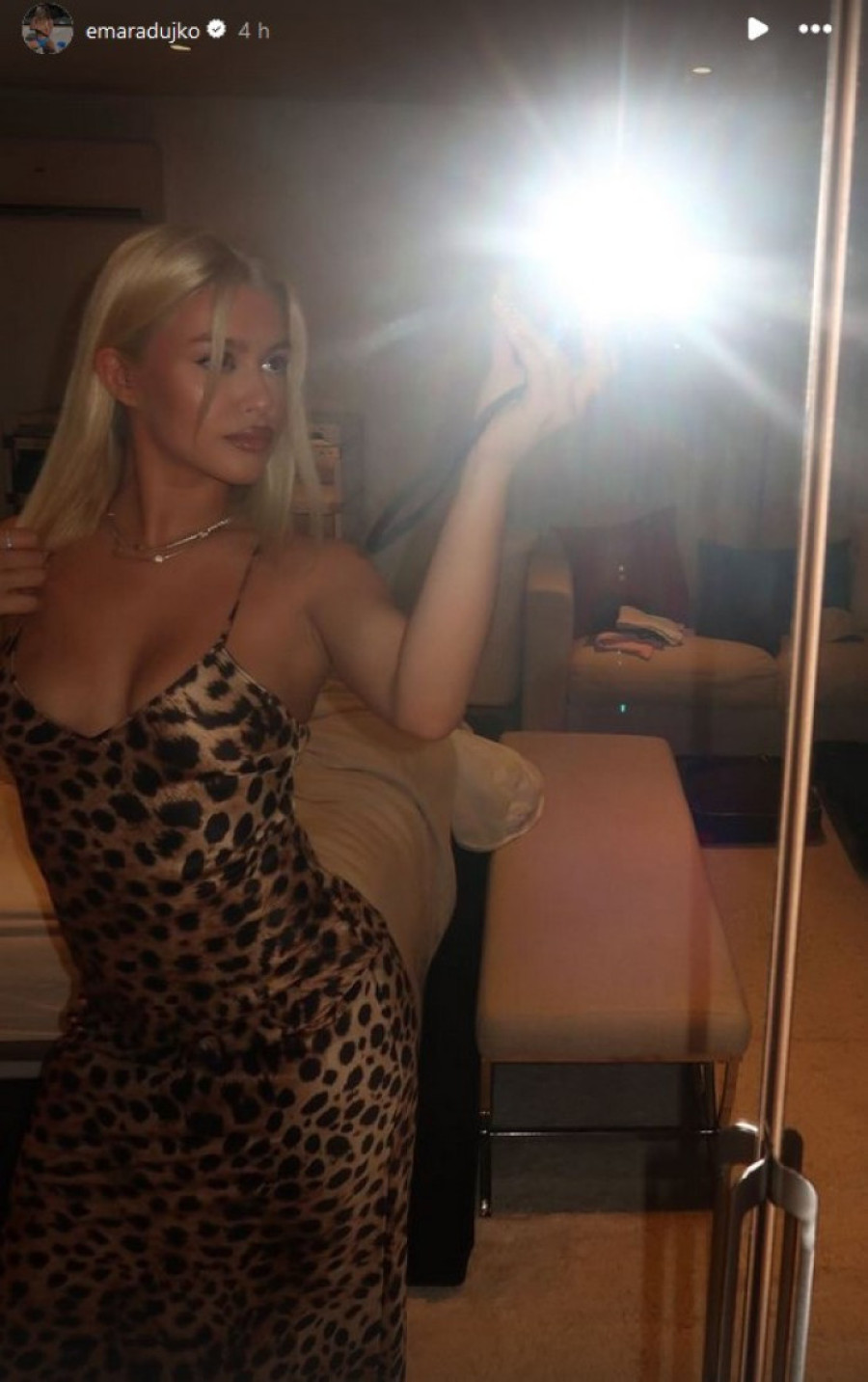 Ema Radujko uhvaćena sa fudbalerom! Pevačica se sa reprezentativcem provodi na Ibici, svi bruje da je uplovila u novu vezu?! (FOTO)