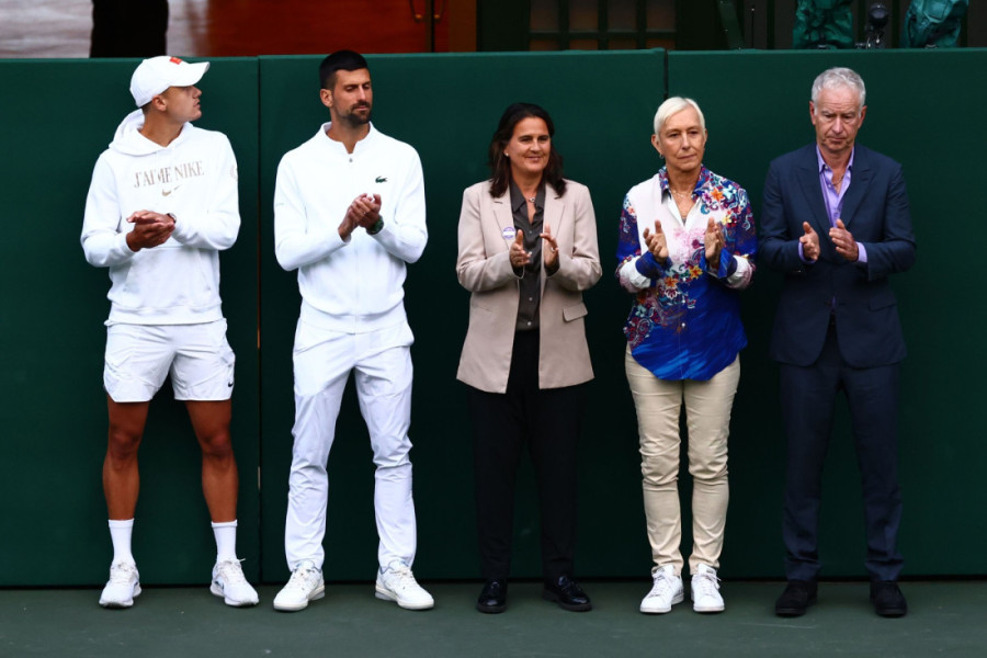 Noletov potez za divljenje! Đoković iz svlačionice došao na Centralni teren da se pokloni Endiju Mareju! (FOTO)