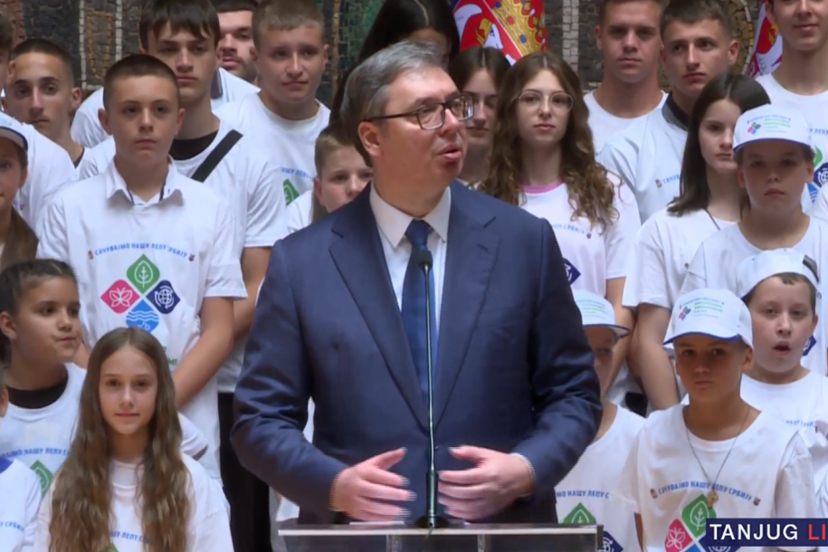 Predsednik Vučić sa decom srpske nacionalnosti iz regiona i dijaspore: "Hvala vam što volite svoju Srbiju"