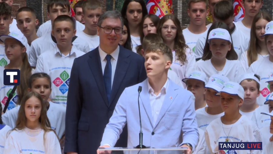 Predsednik Vučić sa decom srpske nacionalnosti iz regiona i dijaspore: "Hvala vam što volite svoju Srbiju"