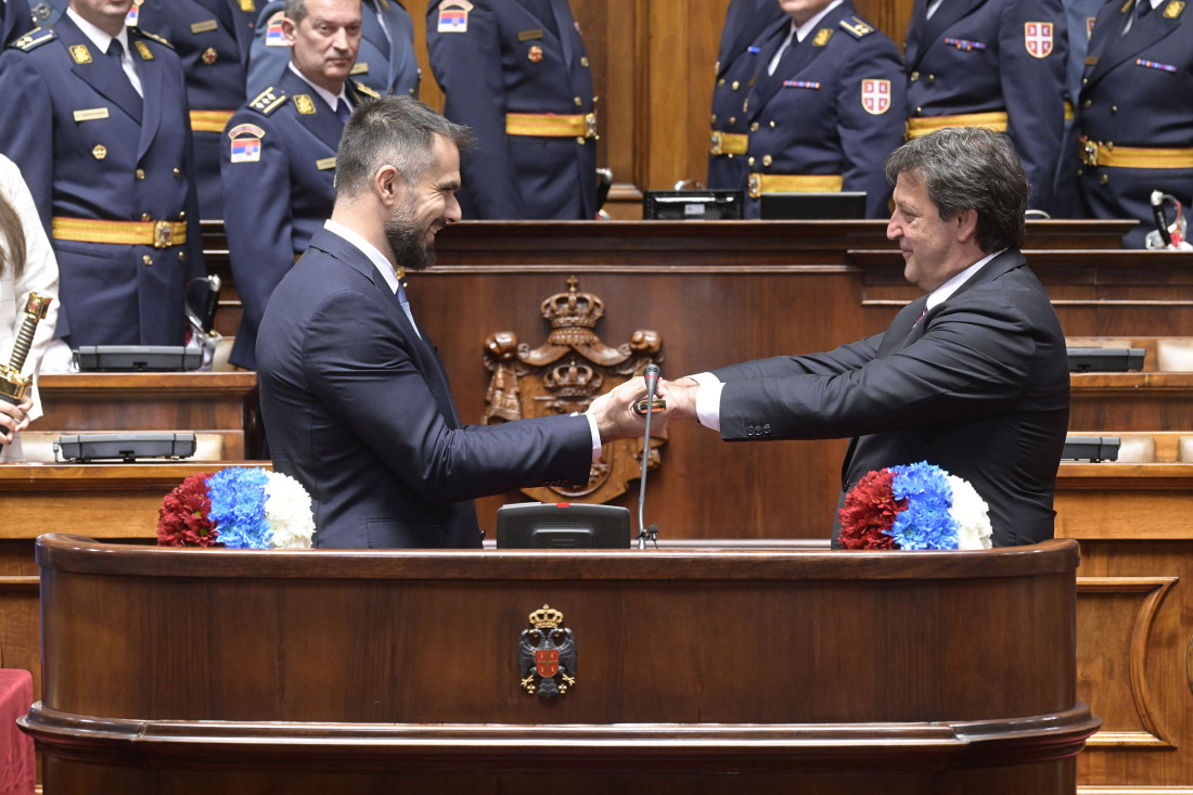 Gašić na proslavi povodom završetka školovanja oficira VS: Srbija ceni ljude koji ulažu u svoje znanje da bi bolje služili otadžbini (FOTO)