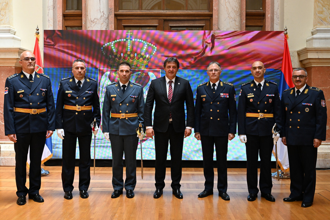 Gašić na proslavi povodom završetka školovanja oficira VS: Srbija ceni ljude koji ulažu u svoje znanje da bi bolje služili otadžbini (FOTO)