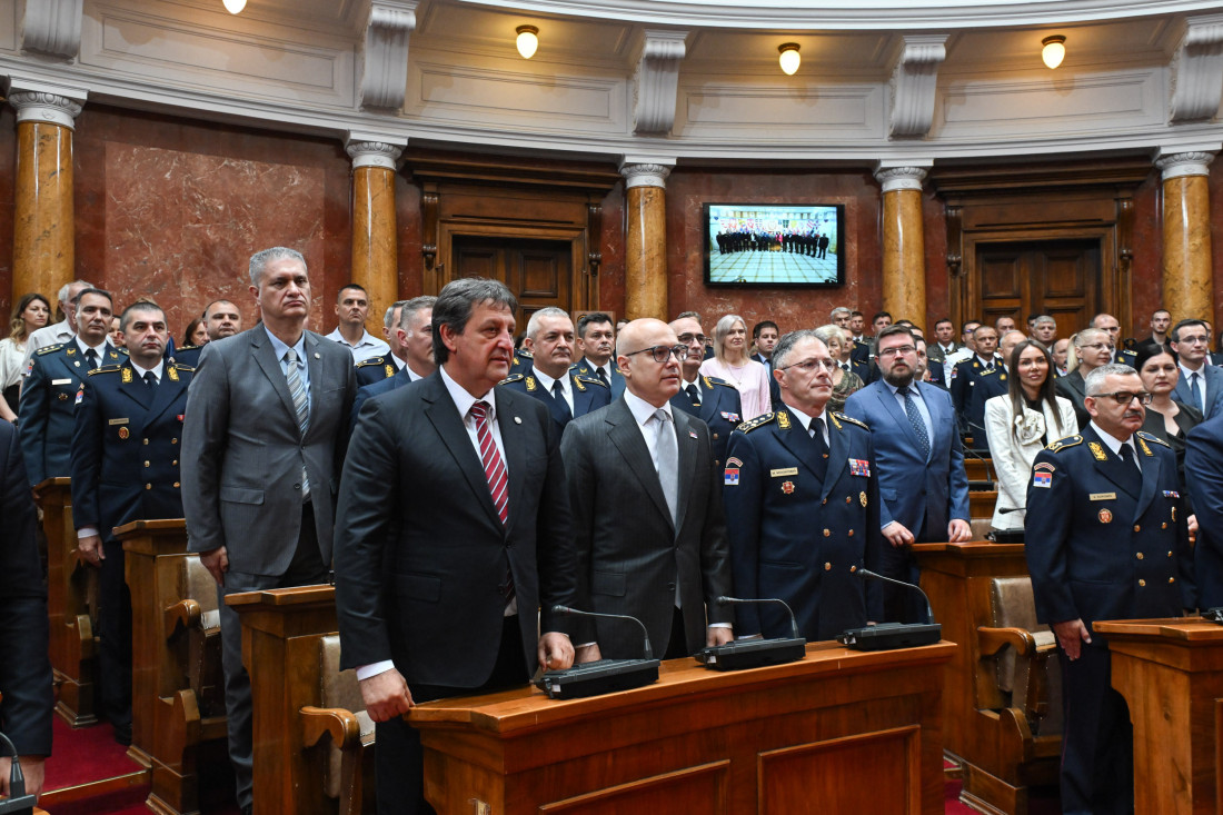Gašić na proslavi povodom završetka školovanja oficira VS: Srbija ceni ljude koji ulažu u svoje znanje da bi bolje služili otadžbini (FOTO)
