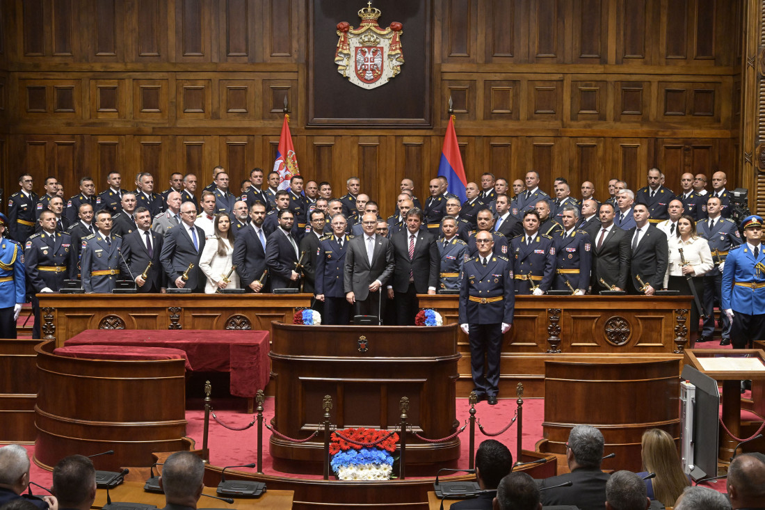 Gašić na proslavi povodom završetka školovanja oficira VS: Srbija ceni ljude koji ulažu u svoje znanje da bi bolje služili otadžbini (FOTO)