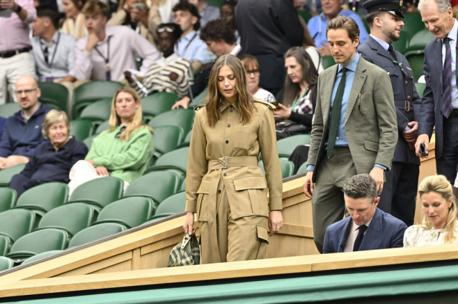 Lepa Maša ušetala na Vimbldon: Umesto na teren i lopticu, svi su gledali u bivšu teniserku (FOTO)