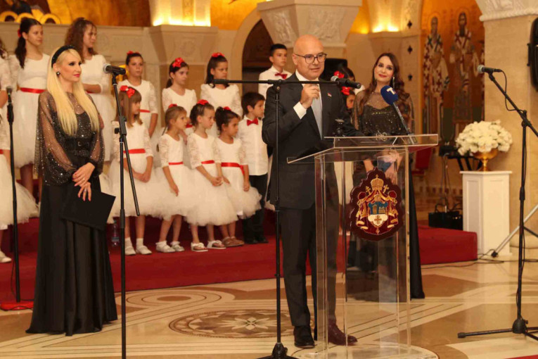 Ove majke su heroine Srbije! Premijer Vučević im poručio: Sve je prolazno samo je Srbija večna! A da bi bila večna potrebna su joj deca!