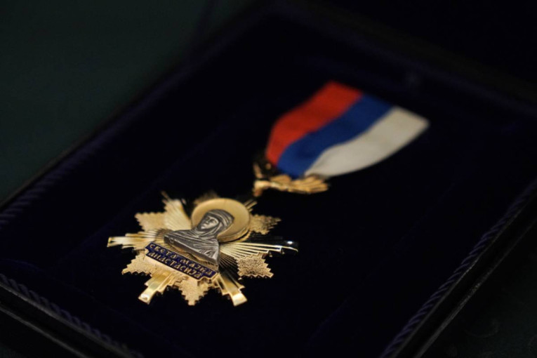 Vučević na dodeli ordena majkama sa troje i više dece: Demografija ključ svega (FOTO)