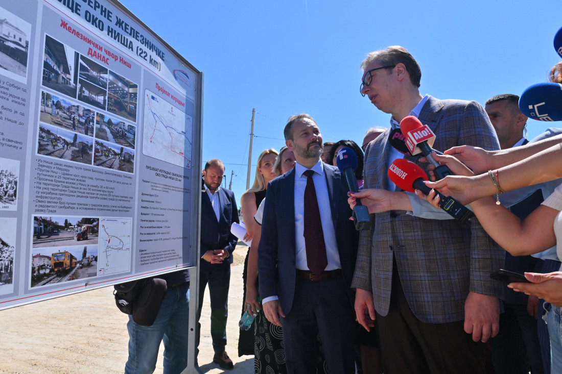Vučić na ceremoniji početka izgradnje železničke obilaznice oko Niša: Ovde se danas piše istorija, menjamo lice Srbije! (FOTO/VIDEO)