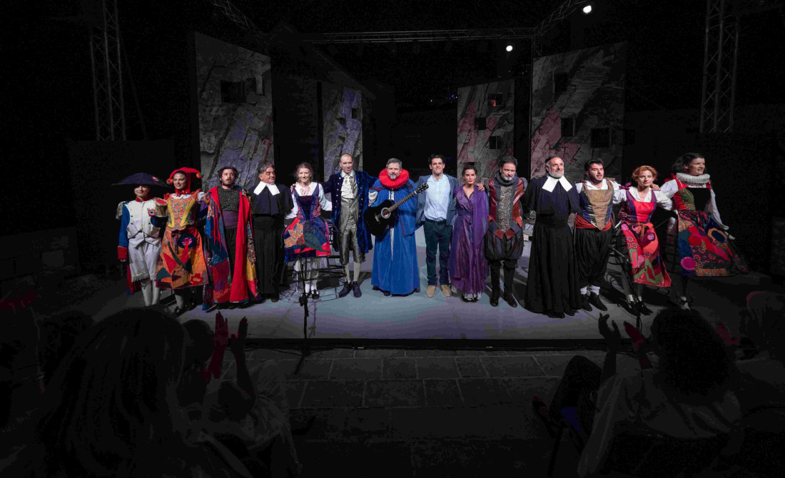 Kako se nekada živelo u Budvi: Održana premijera predstave „Natpop Kojović“ (FOTO)