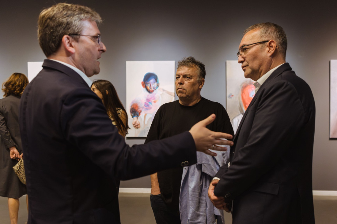 Šta stvarno čujemo? Radovi Marka Kusmuka preispituju pouzdanost naših čula: Otvorena izložba "Anatomija zvuka" (FOTO/VIDEO)