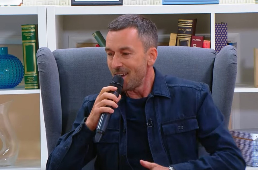 "Nož mi je zabio u rebro!" Pevač napadnut usred nastupa, prisetio se stravičnih detalja