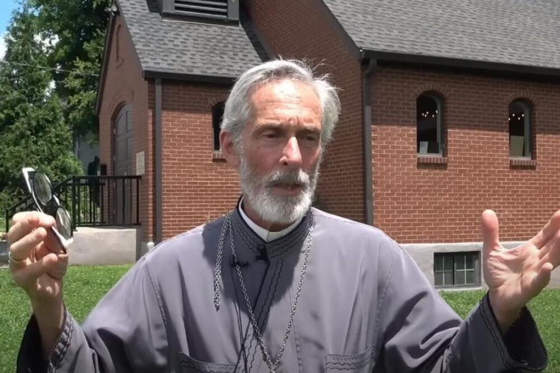 Amerikanac prihvatio pravoslavlje! Zbog posebnog razloga postao srpski sveštenik i služi u crkvi Svete Petke (VIDEO)"