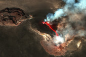 Vulkan Etna izbacio lavu i oblak dima visok oko pet kilometara (FOTO)