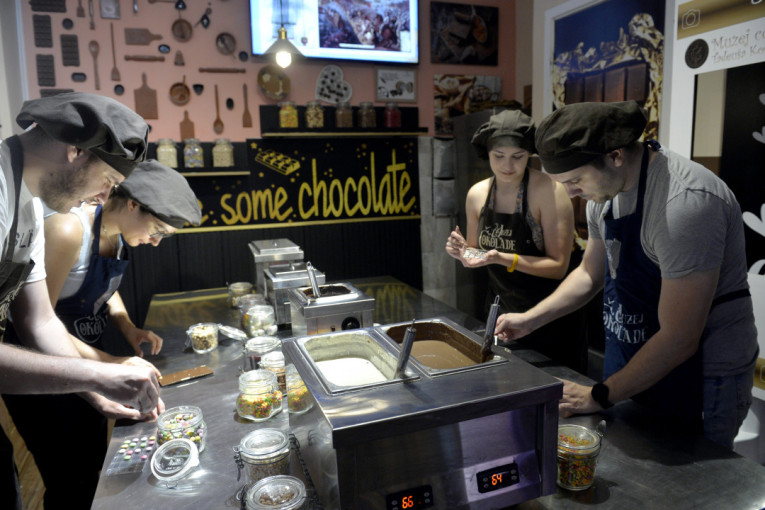 Radulović: U Muzeju čokolade najpopularnije radionice gde posetioci prave svoju čokoladu (FOTO)