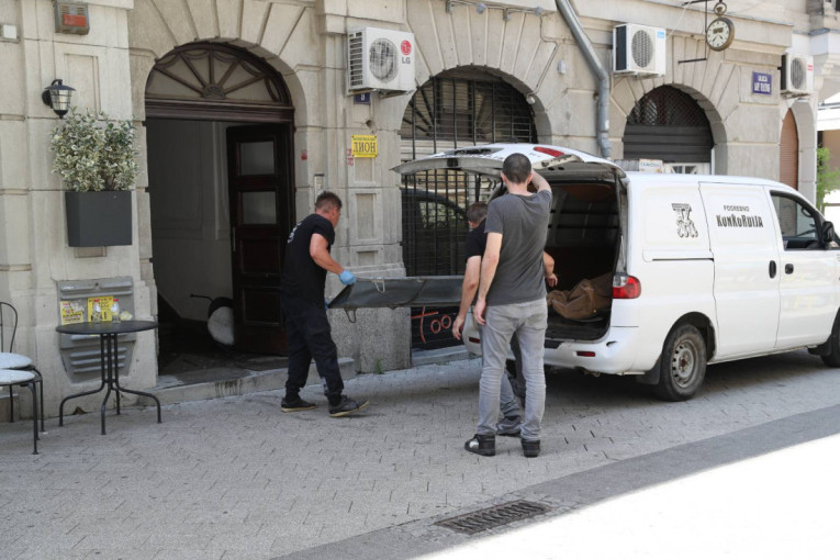 24sedam na licu mesta u Novom Sadu: Jeza u Ulici Laze Telečkog, izneta tela stradalih muškaraca (FOTO/VIDEO)