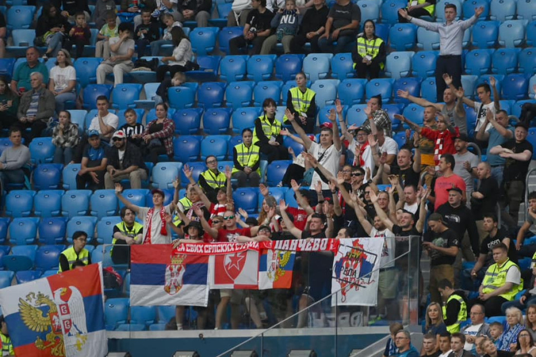 Srbi i Rusi braća zauvek! "Kosovo je Srbija" odjekuje stadionom na utakmici Zvezde i Zenita (VIDEO)