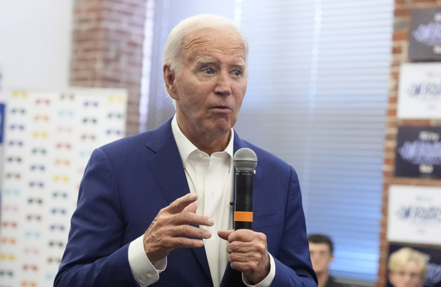 Bajdenov tim se služi sitnim trikovima da sakrije njegove slabosti: Posebne cipele, puškice, teleprompter