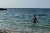 Dragana Kosjerina u bikiniju raspametila sve! Izašla iz vode, pa joj poručili: Ima telo za desetku! (FOTO)