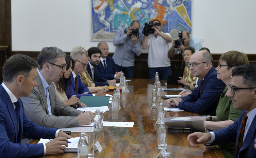 Vučić sa predsednicom EBRD: Razgovor o prioritetnim projektima i ulaganjima u okviru EXPO 2027. (FOTO)
