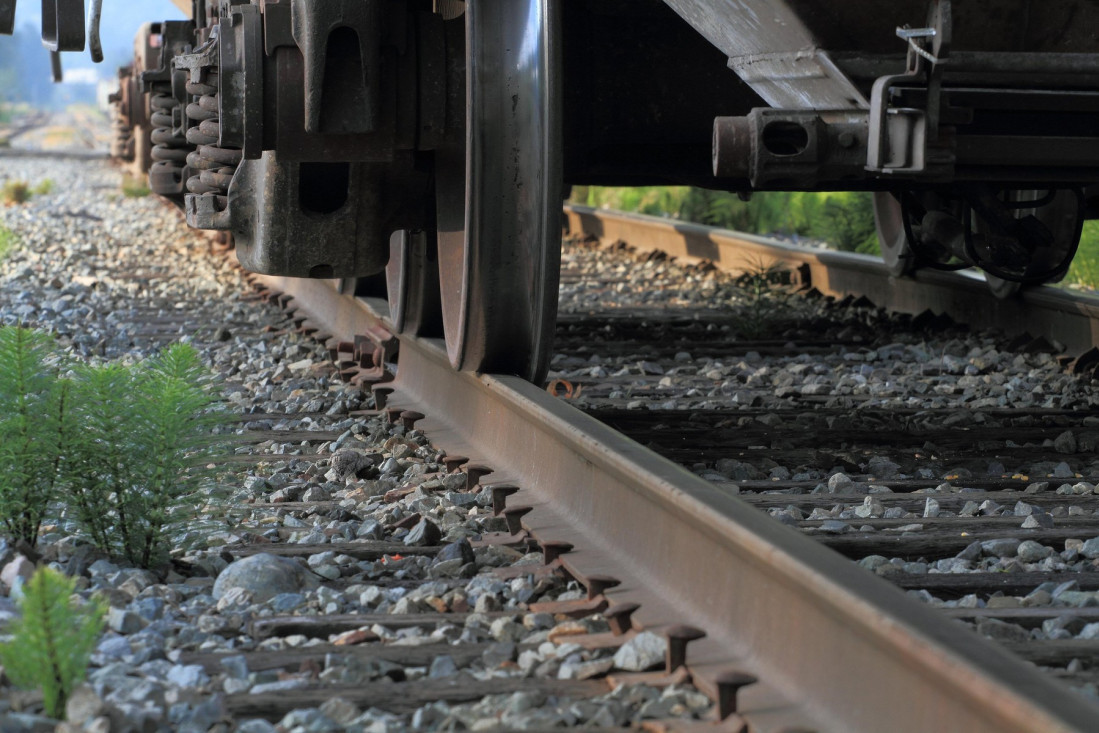 Automobil sleteo na šine: Drama kod Stare Pazove!