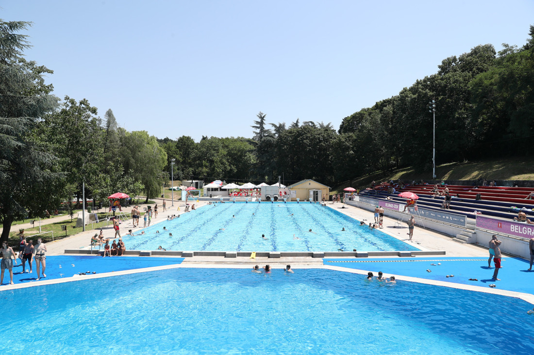 Beg od "paklenih" vrućina: Evo kada se otvaraju gradski bazeni!